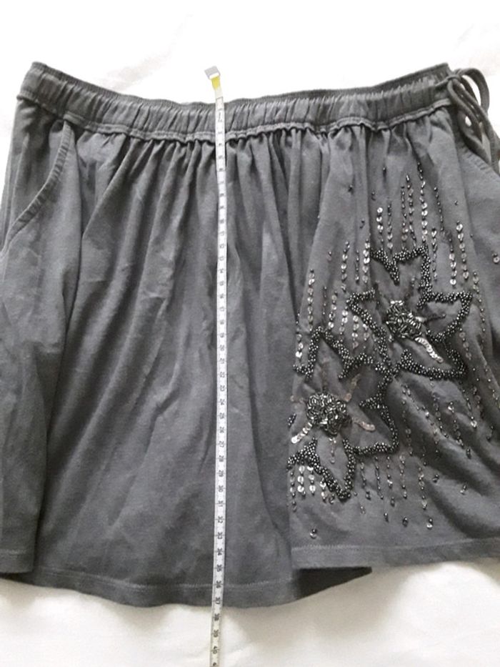 Jupe courte - photo numéro 4