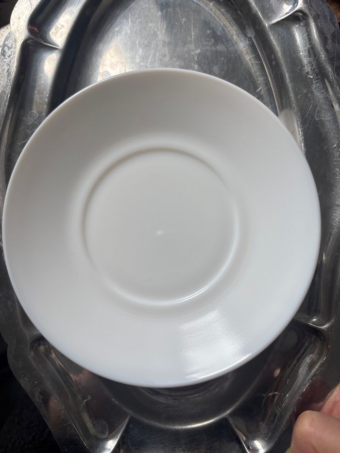 4 assiettes blanches - photo numéro 1