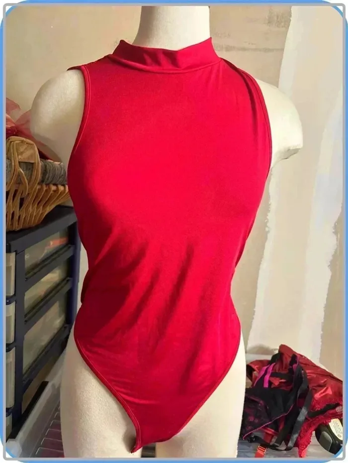 Tres jolie Body taille 42 neuf