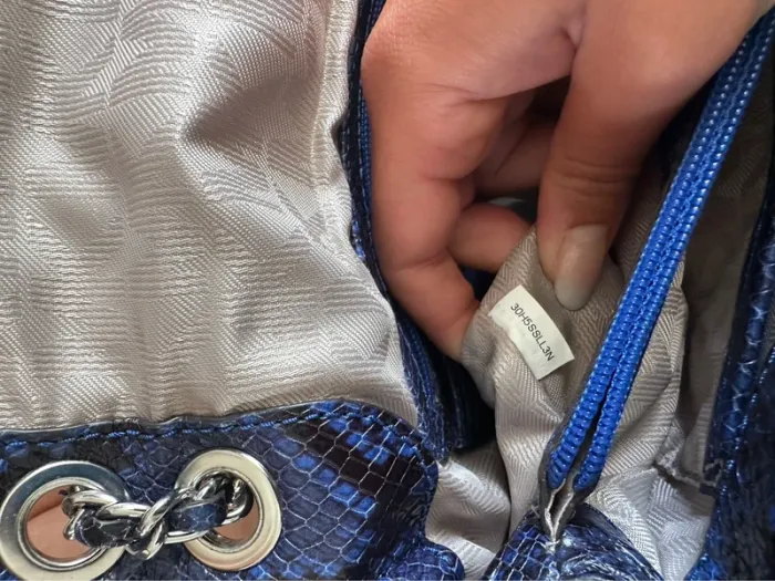 Sac à main Michael Kors modèle Sloan python bleu - photo numéro 9