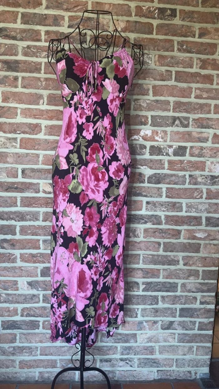 Robe noire à fleurs roses asymétrique - photo numéro 4