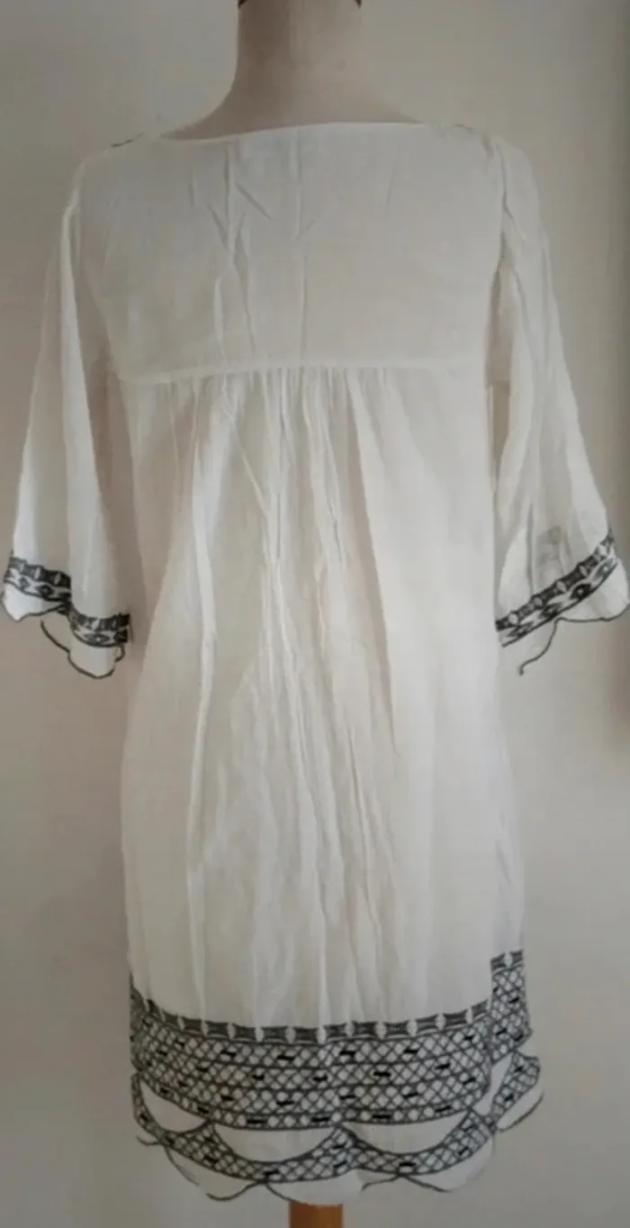 Robe blanche doublée col carré avec liserets gris Tolentino taille 38 - photo numéro 3