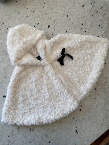 Cape à capuche blanche Kiabi 3ans