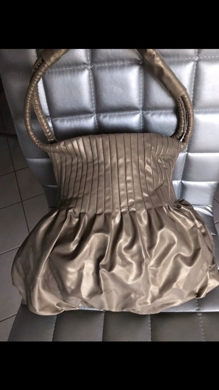 Sac à mains boule doré