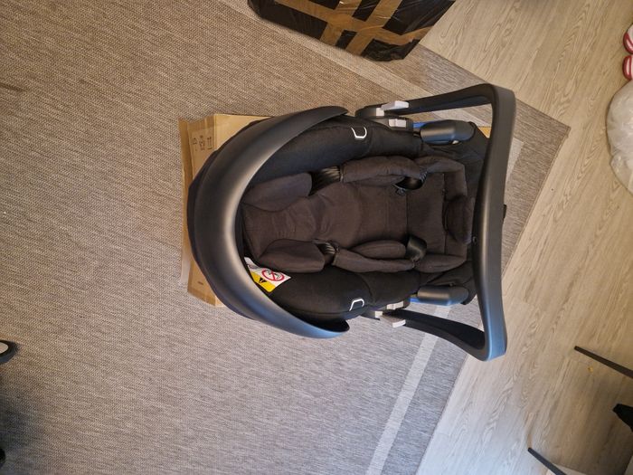 Maxi cosi yoyo avec  2 adaptateurs - photo numéro 3