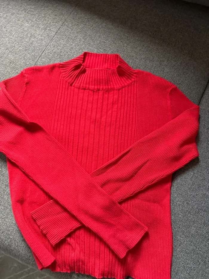 Colle roulé pull &bear rouge taille L