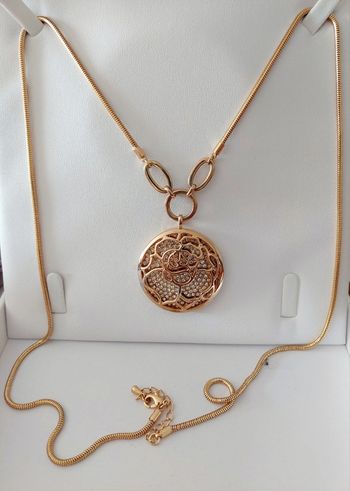 Très beau collier doré Marque 7 Ounces