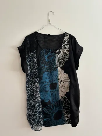 Blouse imprimée fleurie bleu et noir – MS Mode – T44