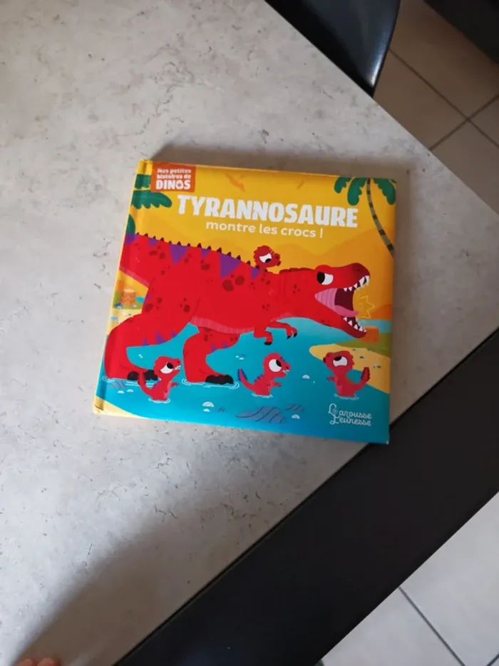 Livre Tyrannosaure montre les cros