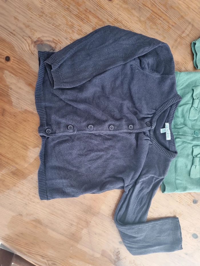 2 gilets filles 18 mois - photo numéro 5