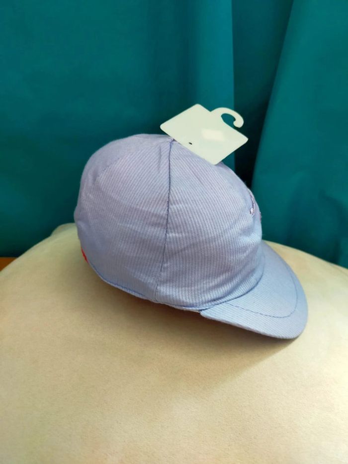 Casquette bébé en velours fin lilas – broderie coccinelle - photo numéro 3