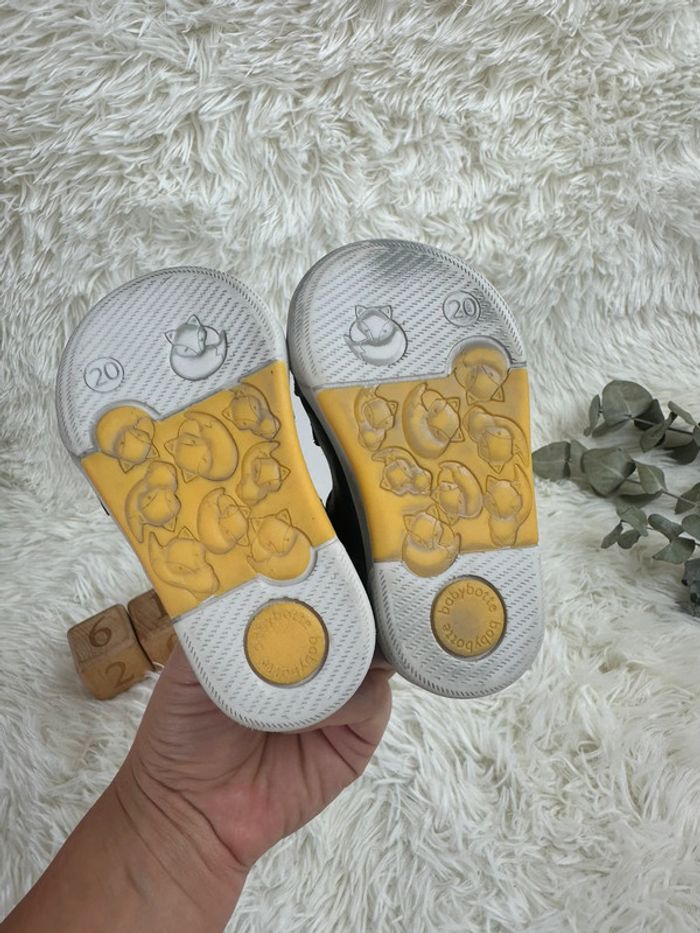 Paire de chaussures Babybotte taille 20 - photo numéro 4