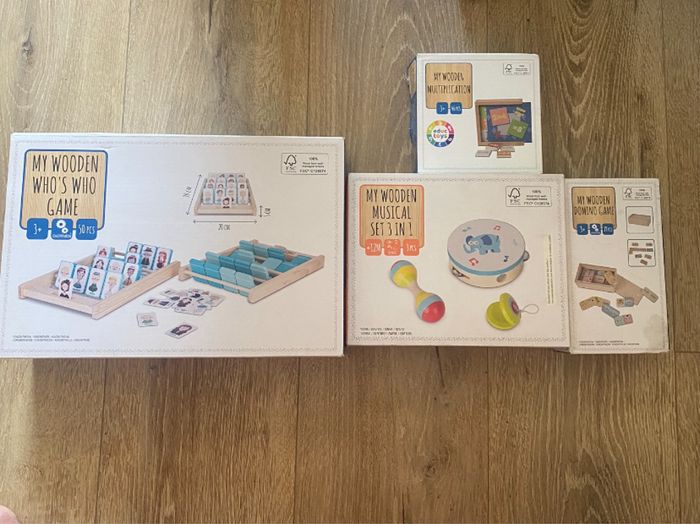 Lot de jouets en bois