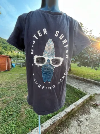 T shirt sans étiquette mais équivaut à 10ans