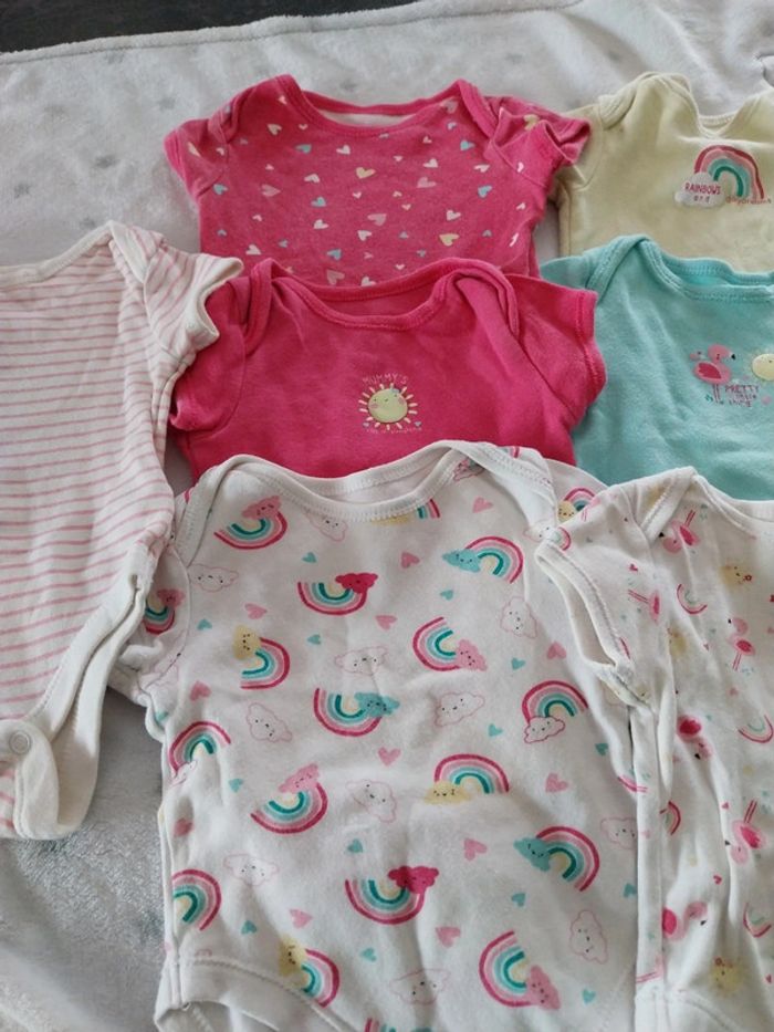 Lot 7 bodies manches courtes 0-3 mois - photo numéro 3