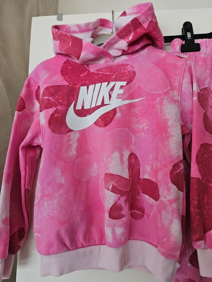 Survêtement Nike à Fleurs taille 5-6 ans - photo numéro 4