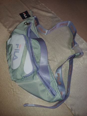 Sac banane FILA neuf avec étiquette

Neuf avec étiquette