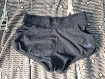 Short de sport noir taille S