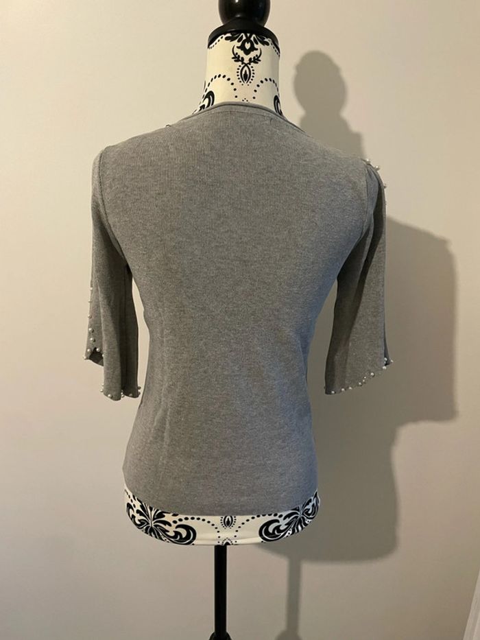 T-shirt manche courte ouverte extensible gris clair perles blanc col rond Miss Sara taille 36 - photo numéro 4