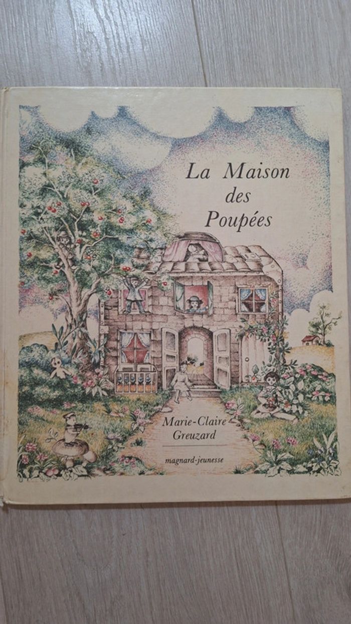 Livre la maison des poupées