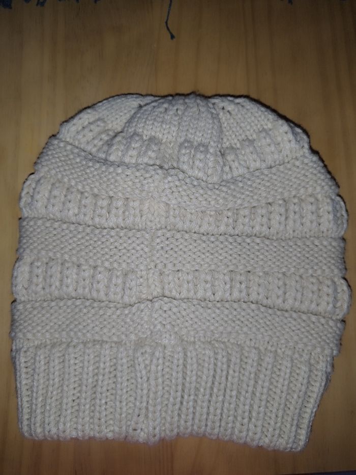 Sublime bonnet beige et noir - photo numéro 3