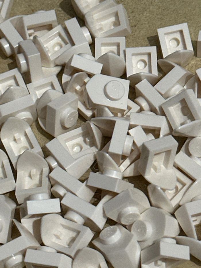 50 lego Plate, Modified 1 x 1 with Tooth Vertical ref 15070 White - photo numéro 2