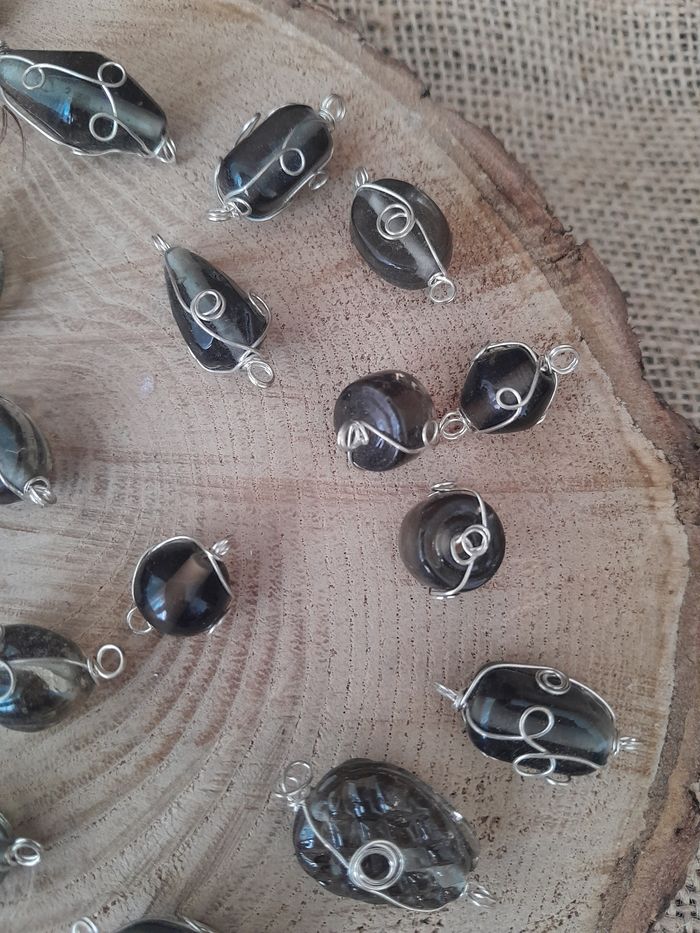 Lot de 34 perles noires transparente en verre et fils de fer. - photo numéro 6