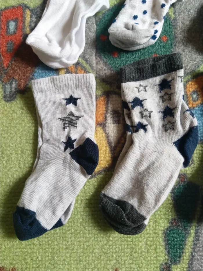 Lot 14 paires de chaussettes diverses marque taille 16-18 - photo numéro 2