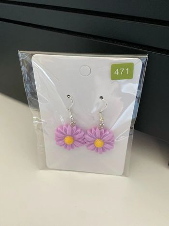 Boucles d’oreilles fleurs violettes
