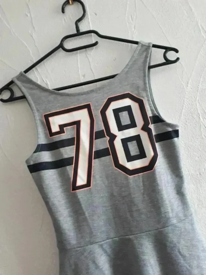 Jolie robe trapèze Taille 34 avec numéro 78 - photo numéro 2