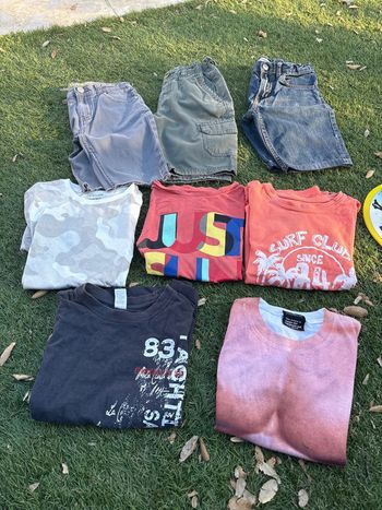 Lot de 8 vêtements en 8 ans