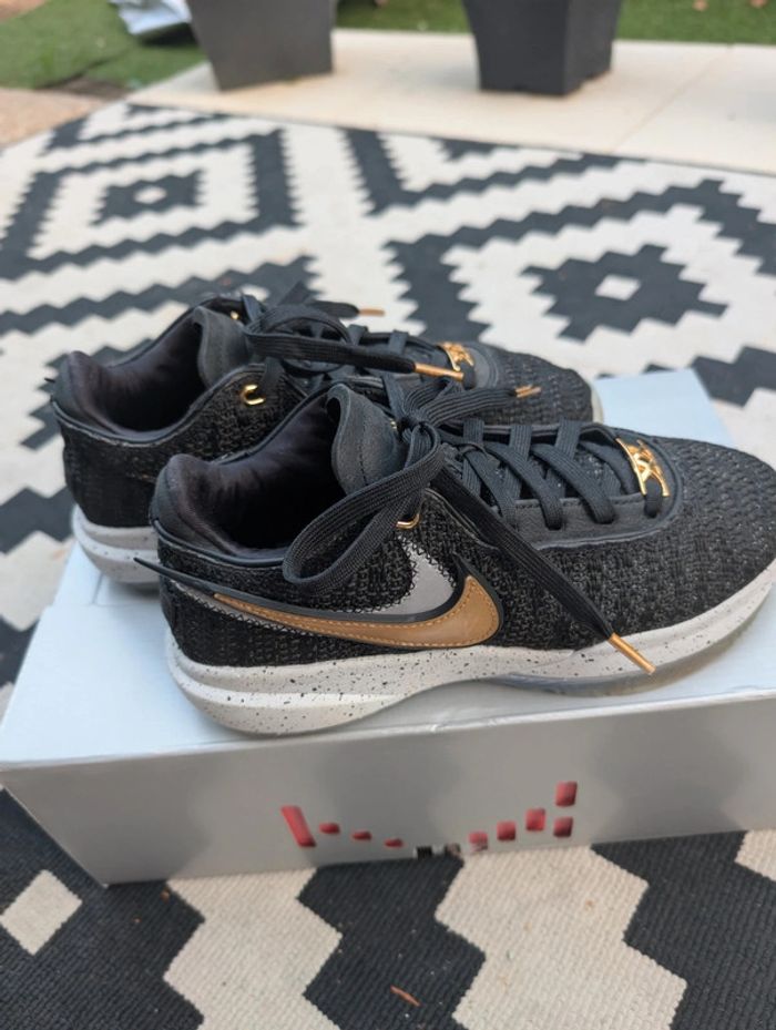 Basket Nike LeBron XX - photo numéro 10