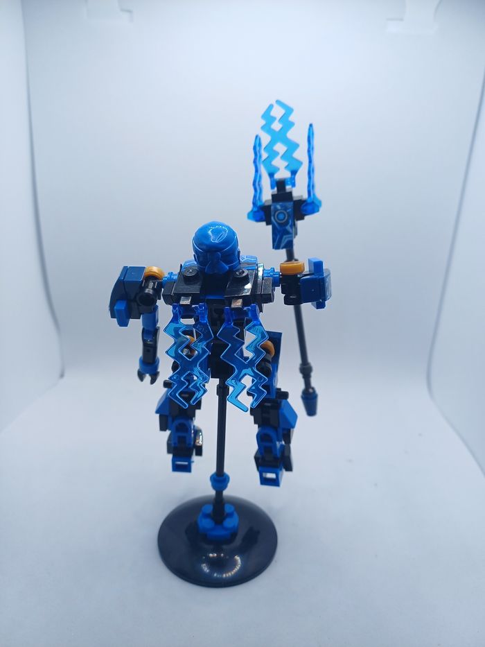 Jay et Armure Ninjago Legacy sur socle - photo numéro 5