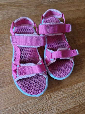 Sandales rose fuschia taille 29