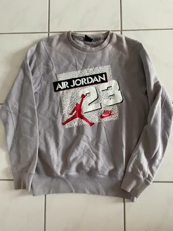 Sweatshirt Air Jordan 23 Nike gris (taille M) - Rare & stylé !