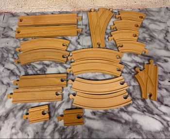 18 rails circuit train Brio