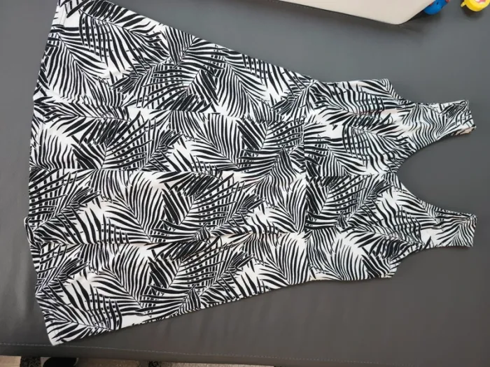 Robe femme feuilles noire et blanche women only taille xl