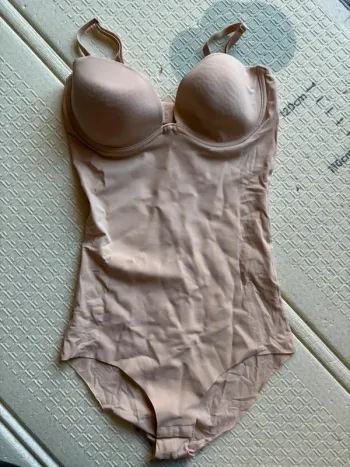 Body gainant couleur peau Primark neuf 95B