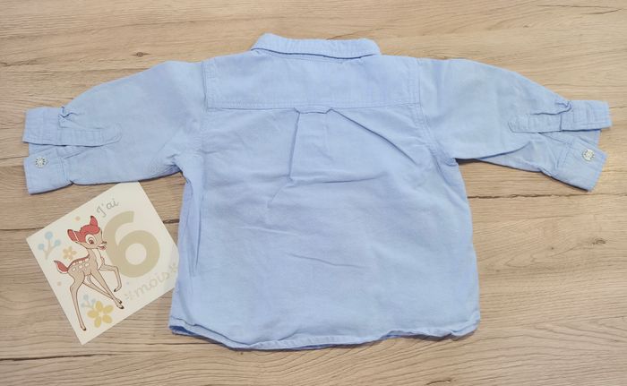 Chemise bleu ciel a boutons blanc, H&M, 6-9 mois 74cm. - photo numéro 2