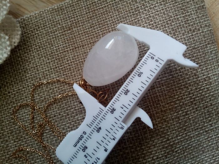 Collier pierre de cristal de roche et fleur de tiaré - photo numéro 5