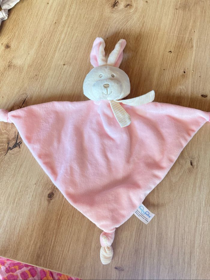 Doudou lapin rose