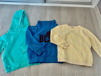 Lot 3 pulls -sweat 6 ans