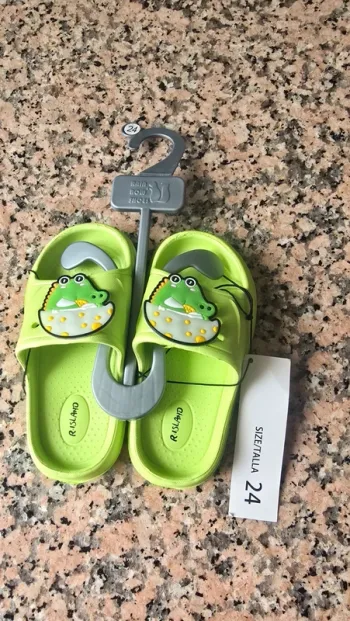 Claquette crocodile neuf taille 24