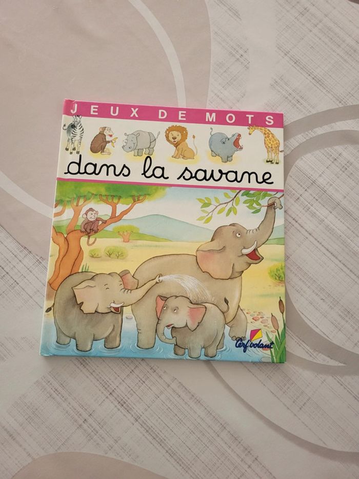 Livre dans la savane