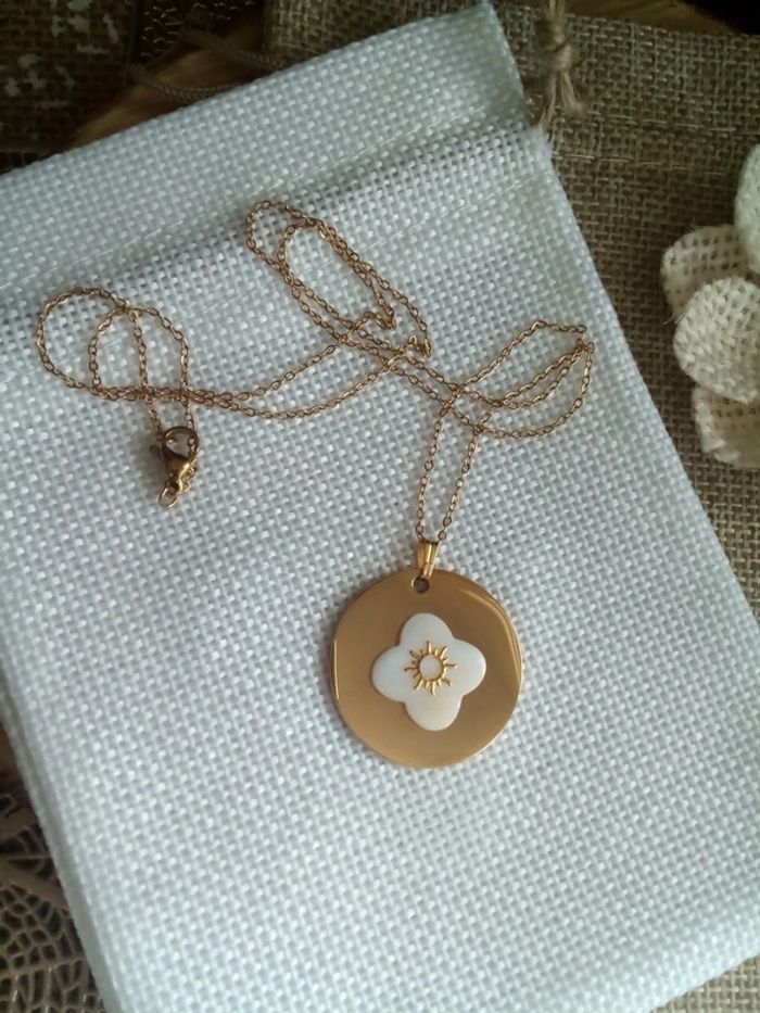 Collier à offrir à sa sœur , trèfle n'acre - photo numéro 4