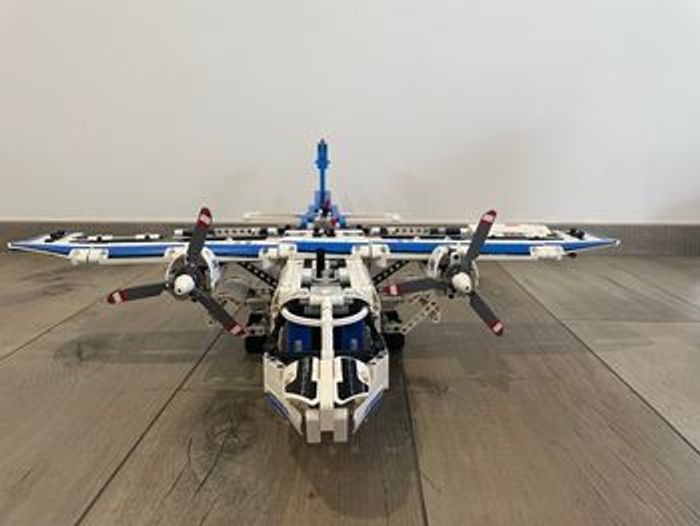 Lego Technic 42025 avion cargo - photo numéro 2