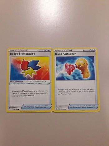 Badge élémentaire + Jouet Attrapeur lot de 2 cartes Pokémon neuves
