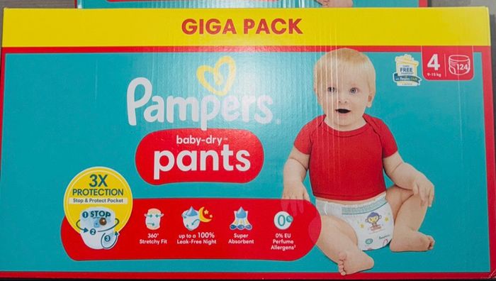1 carton de couches Pampers taille 4