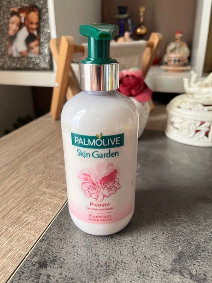 Lait corps nourrissant à la pivoine