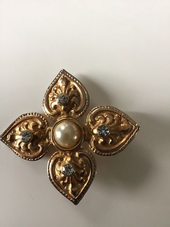 Broche vintage lys